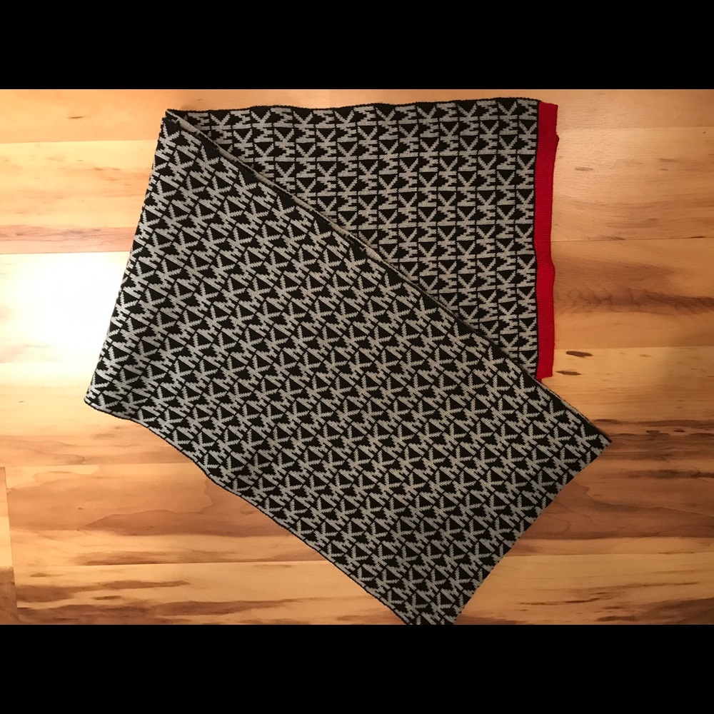 Michael Kors Patterned Scarf